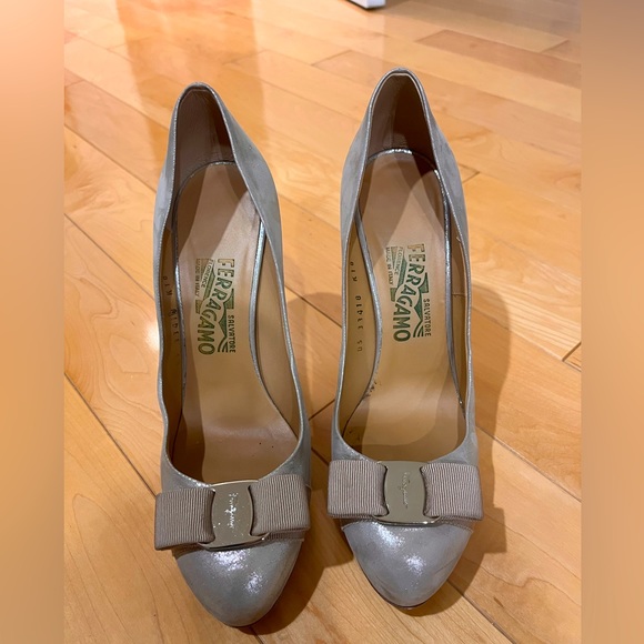 Salvatore Ferragamo champagne pumps size 8 - Picture 1 of 6